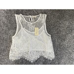 Women's In Style Scalloped Lace Crop Top White Boho Cottage Dainty Medium Beach